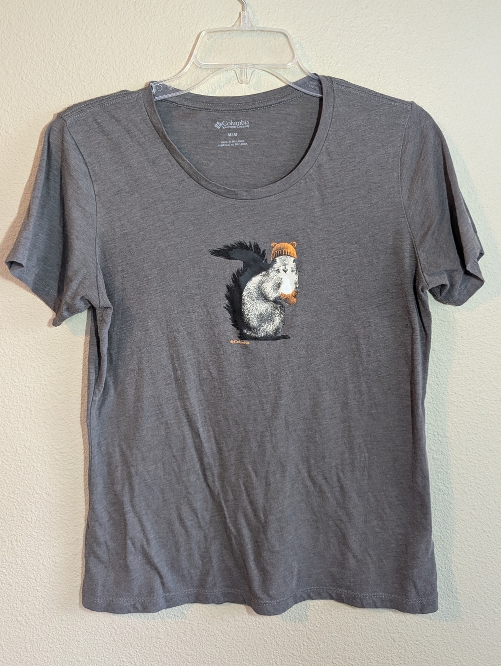 Columbia Size Medium Gray Tee with Squirrel Graphic and Orange Beanie